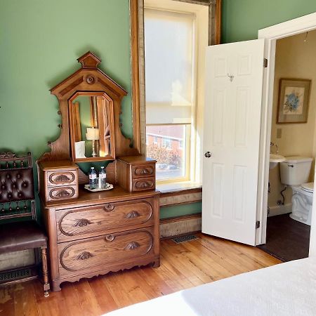 Hotel The Woodbridge House Kingsville Esterno foto