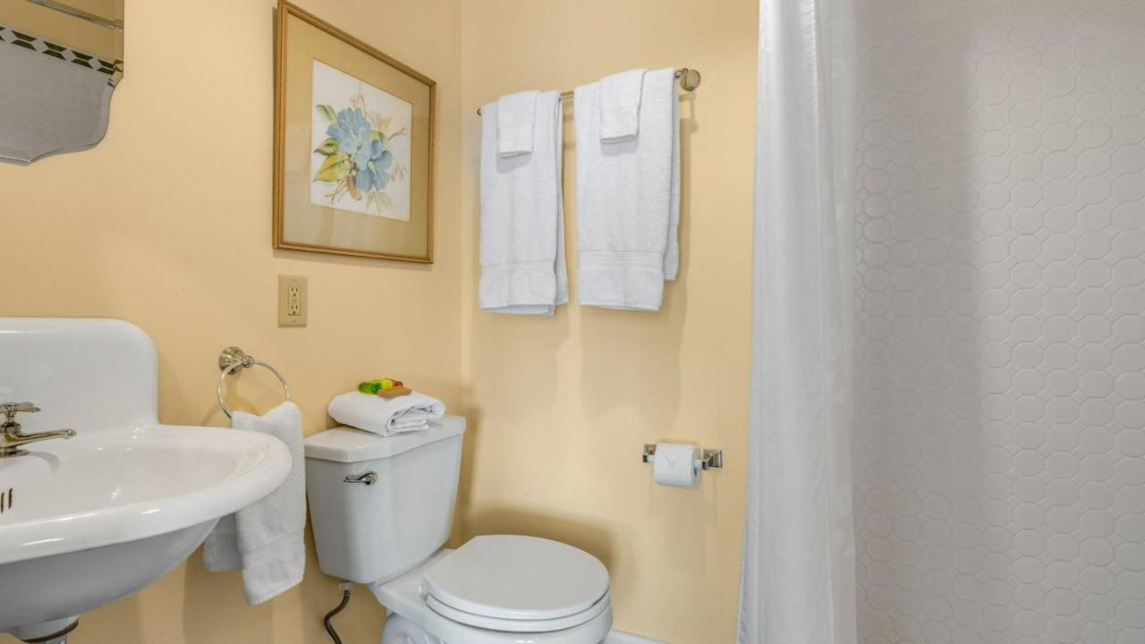 Hotel The Woodbridge House Kingsville Esterno foto