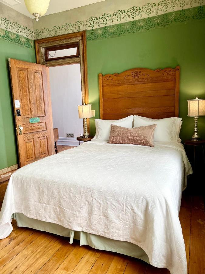 Hotel The Woodbridge House Kingsville Esterno foto