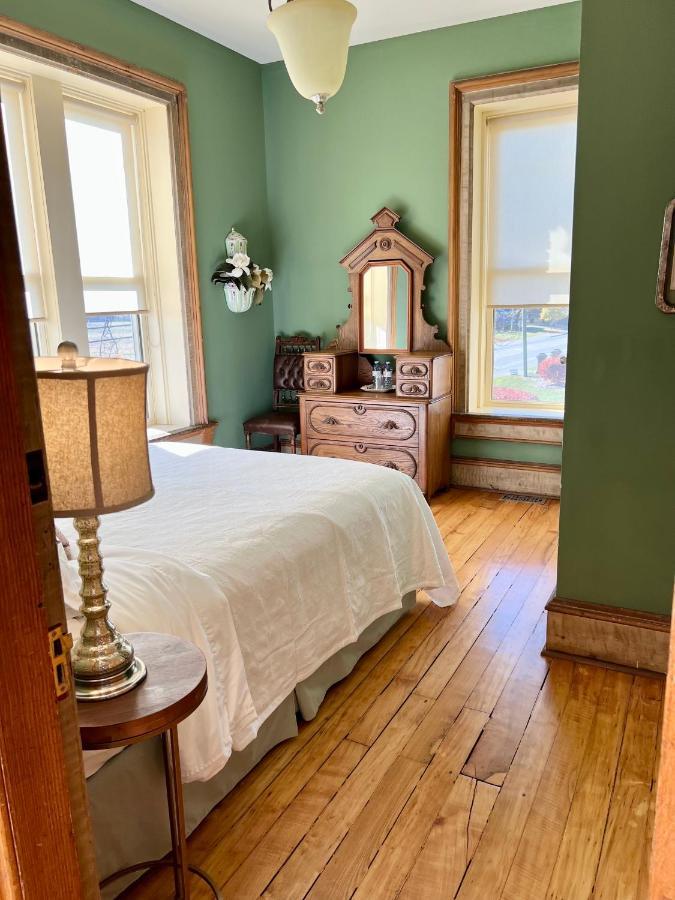 Hotel The Woodbridge House Kingsville Esterno foto