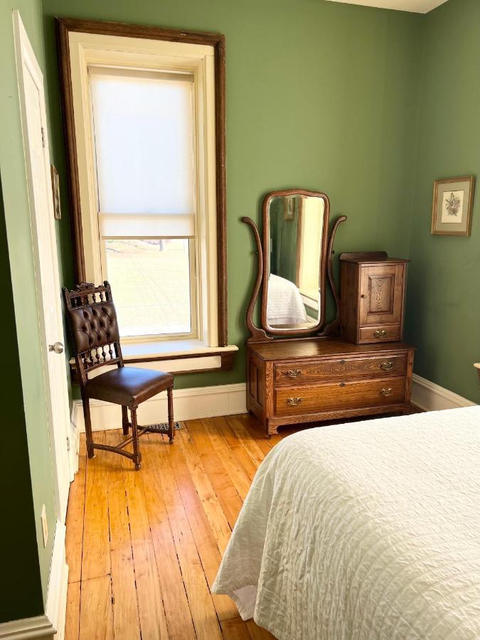 Hotel The Woodbridge House Kingsville Esterno foto