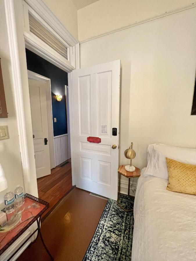 Hotel The Woodbridge House Kingsville Esterno foto